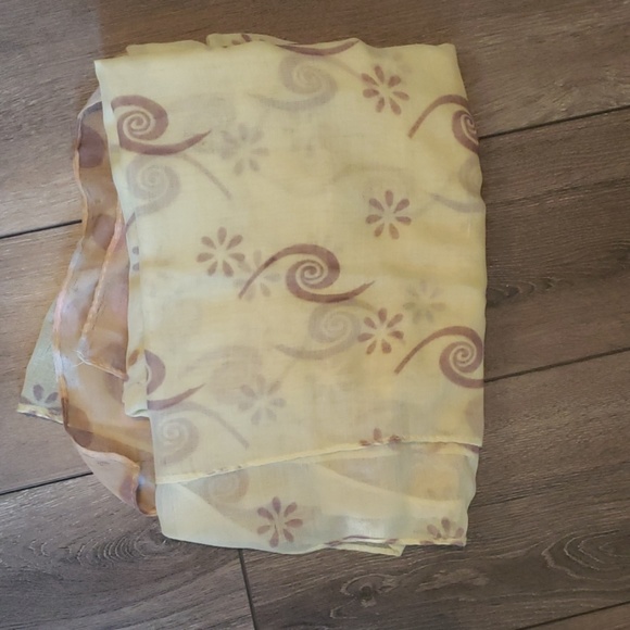 🧣Light Green and Pink Print Scarf - Picture 5 of 5